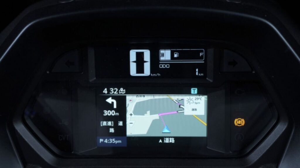 二画面メーターとナビ連携などの先進装備