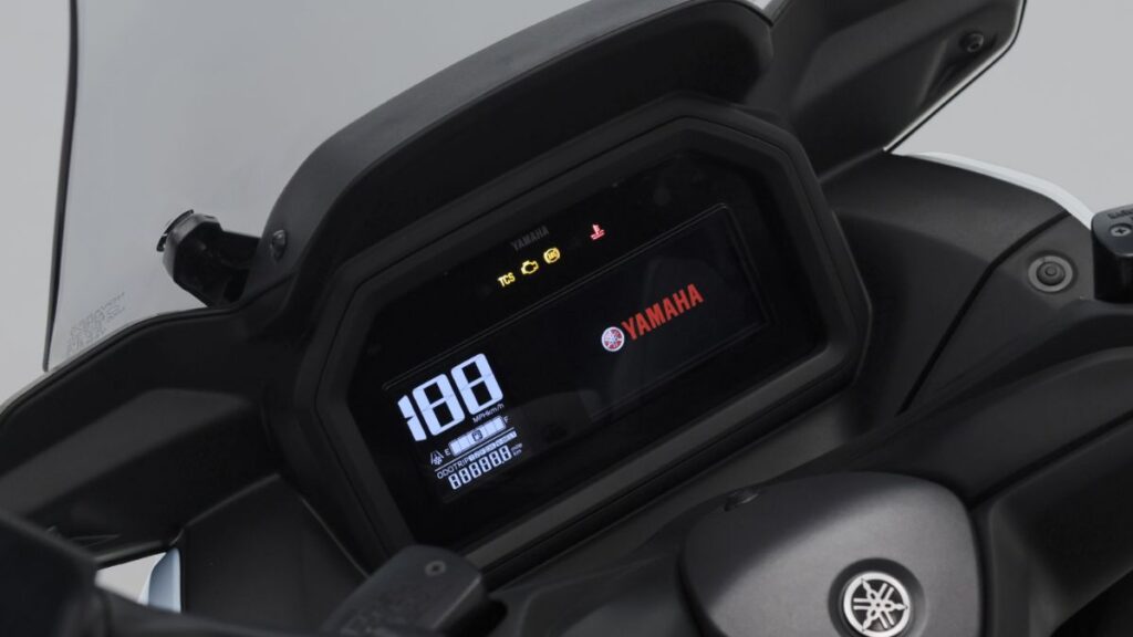 新型ＴＦＴメーターとＵＳＢポートの使い勝手