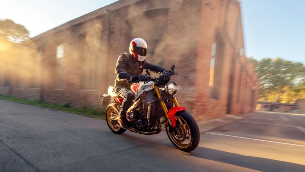 XSR900の燃費を競合比較と維持費から分析